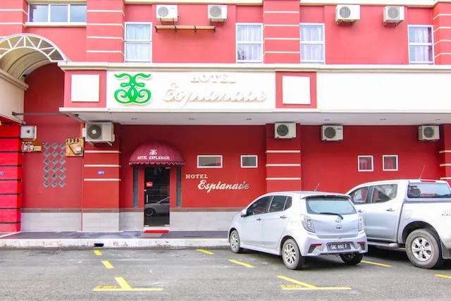 Super OYO 43930 Hotel Esplanade