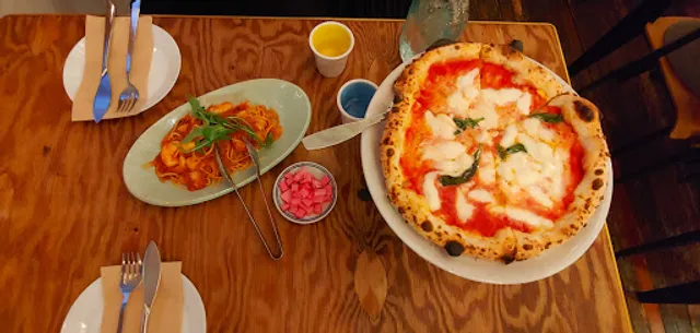 Blacksmith's Woodfire Pizza (Daejangjangi Hwadeok Pizza)