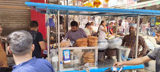 Famous Sindhi Dal Pakwaan