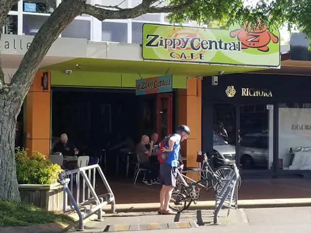 Zippy Central Bar & Cafe.