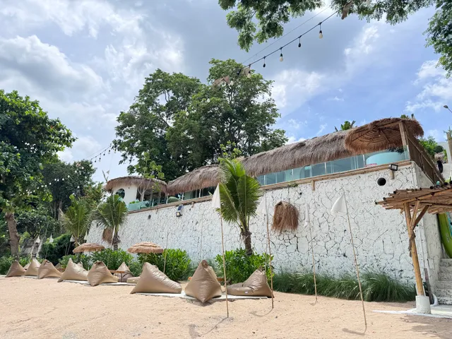 The Sea Breeze Pool Villa Bangphra Bangsaen