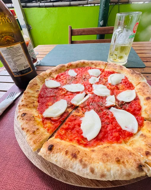 ເຝີຈີນ ສີຫອມ