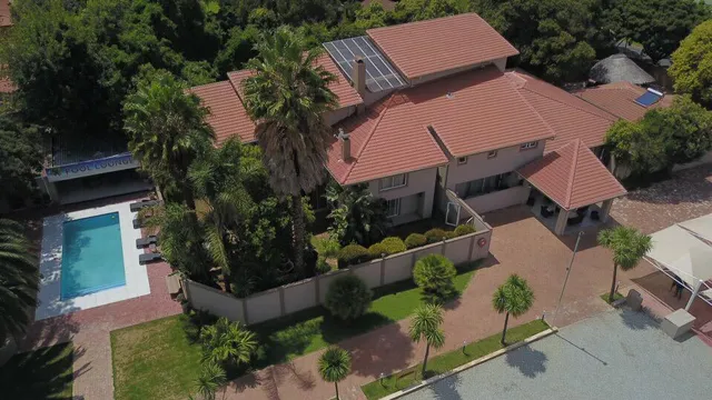 Airport Gardens Boutique Hotel