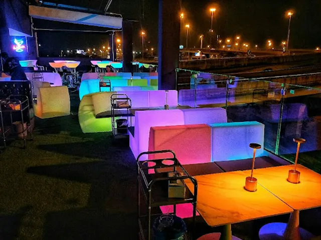 6 Heaven Rooftop Bar & Restaurant