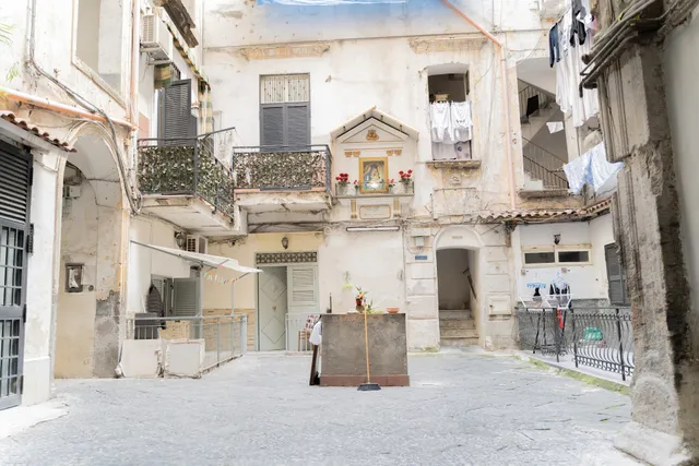 Yes I Know My Room - Storico