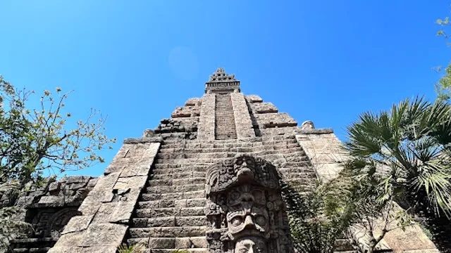 Indiana Jones Adventure: Temple of the Crystal Skull