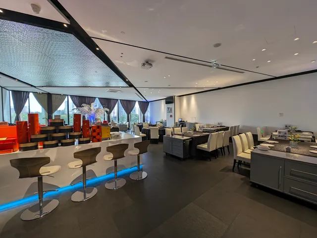 Dadong (Eastern Financial Store)