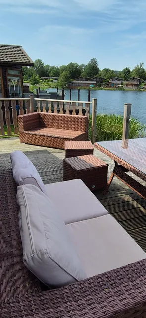 Homelee Lakeland Lodge