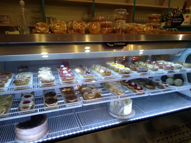 De Los Santos Pastel Y Café