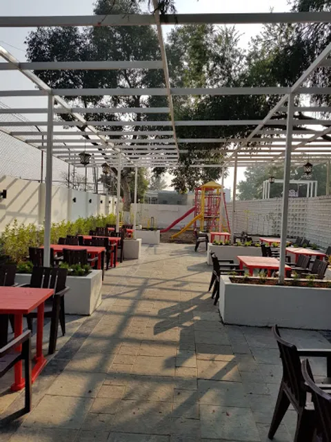 Diura Garden Restaurant and Bar