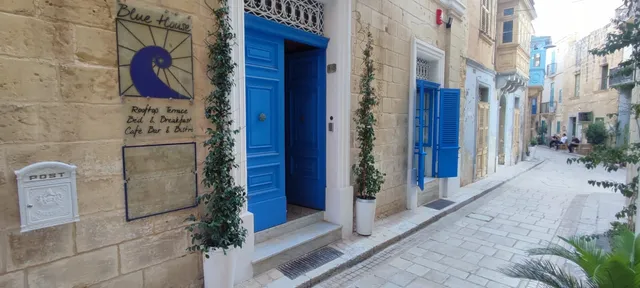 Blue House 9 Rooms & Breakfast