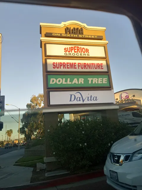 Plaza on Sixth Street Shopping Center