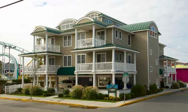 Ebb Tide Suites at Shorebreak Resorts