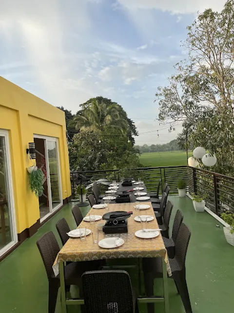 Inong's Yard Restaurant & Cafe