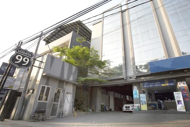 RedDoorz near Pelajar Pejuang 3