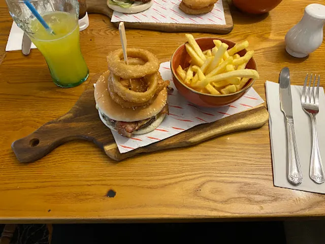 The Three Horseshoes