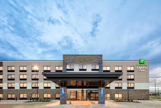 Holiday Inn Express & Suites East Peoria - Riverfront, an IHG Hotel