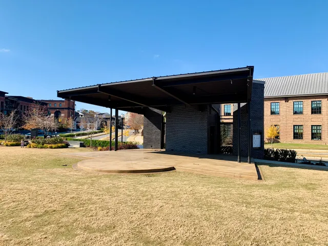 The Green at Crabapple Market