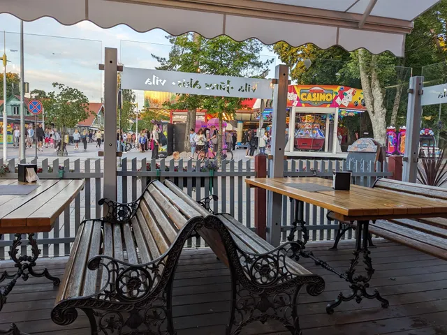 Juros akis, sveciu namai-kavine, Nelima