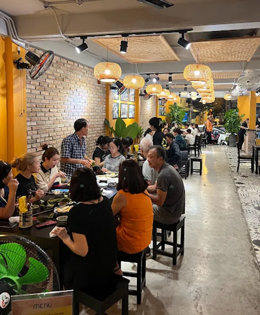 Tiệm Bánh Căn Tháng Năm