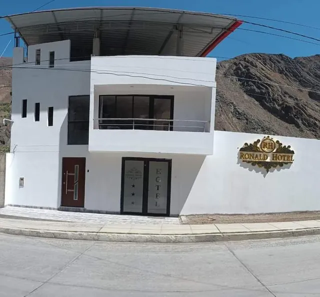Ronald Hotel - Ayarpongo Churín