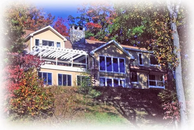 Laurel Grove Inn on the South River