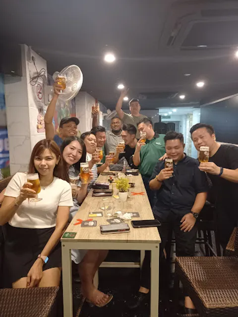 CRICKET 77 BAR & KITCHEN