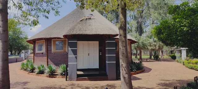 Malibu Country Lodge