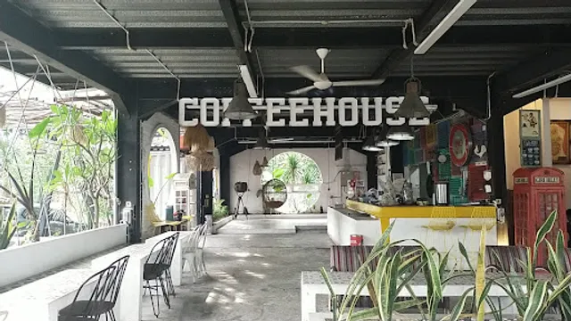 Giri Hills Coffee House
