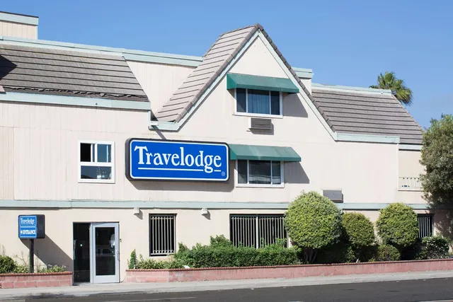 Travelodge by Wyndham Sunset Beach Oceanfront