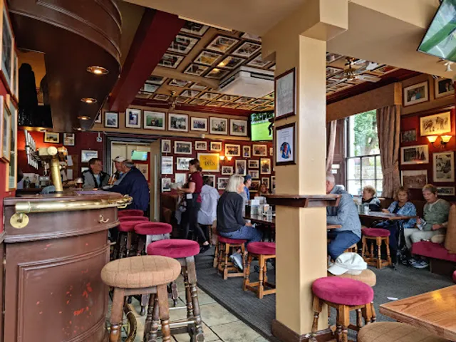 Dunvegan Bar & Restaurant