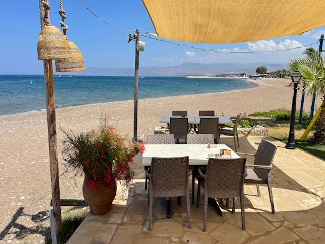 YIALOS BEACH GRILL HOUSE