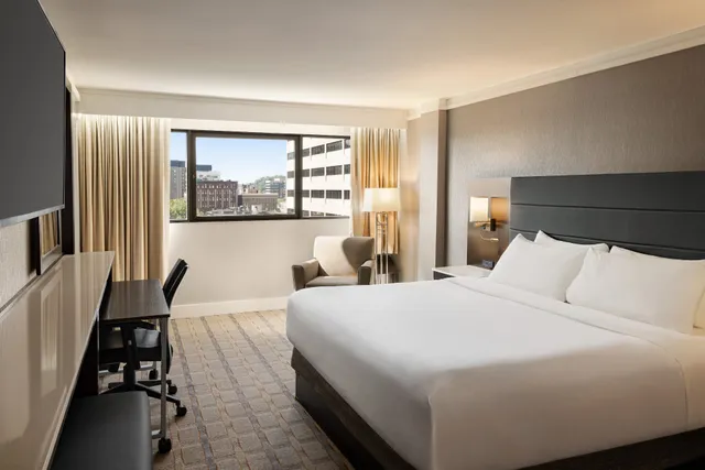 Crowne Plaza Knoxville Downtown University by IHG