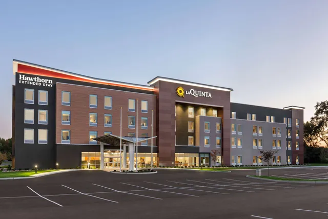 La Quinta Inn & Suites by Wyndham Mount Laurel / Moorestown