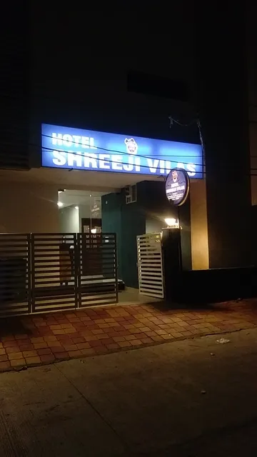 OYO SilverKey 45869 Vijay Nagar