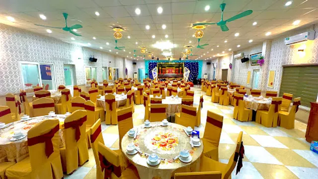 nhà hàng phố biển Vân đồn