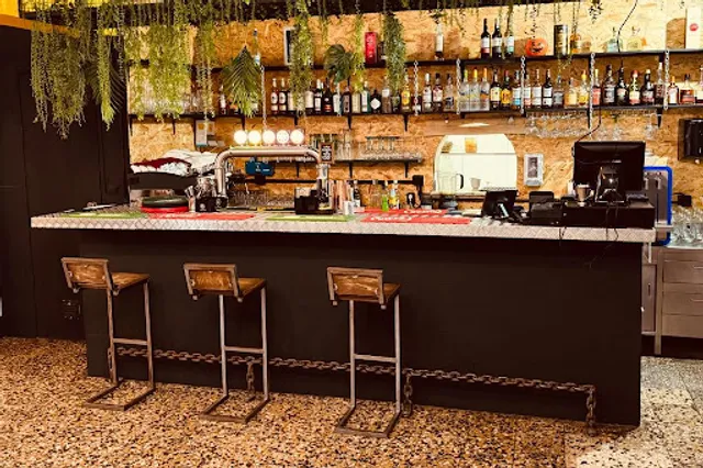 Mahalo Restaurant and Bar