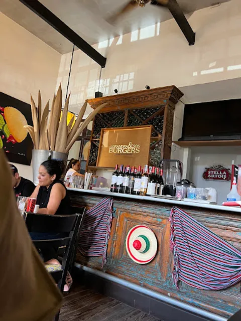 El Grandpa & Son Burgers