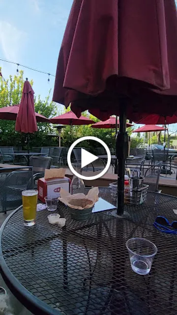 Healdsburg Bar & Grill