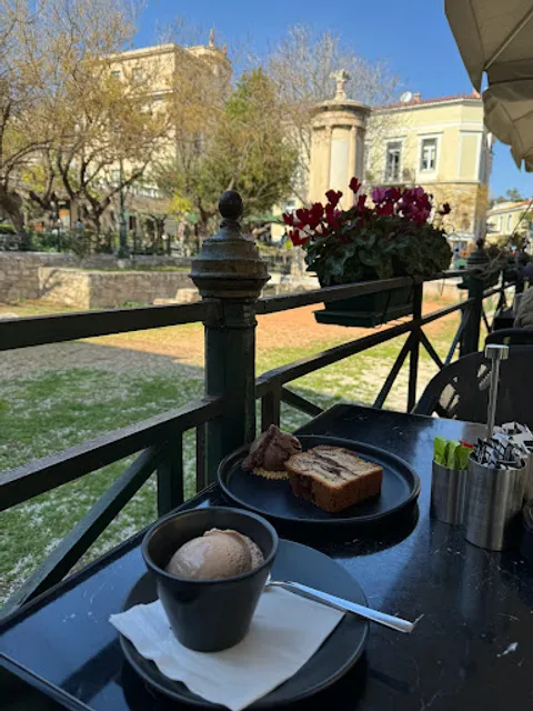 Kayak Ice Cream Store – Plaka