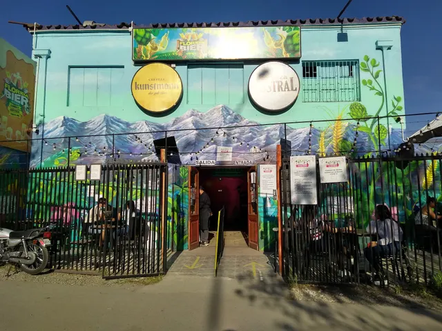 Montañita Restobar Egaña