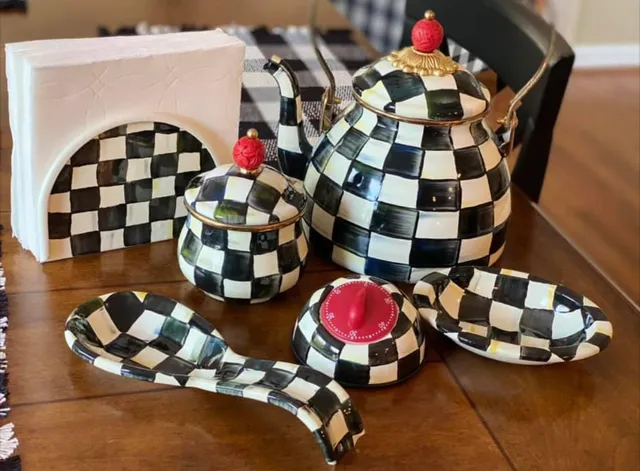 The White House on Main Boutique