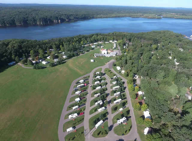 Holiday Shores Campground & Resort