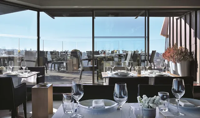 17th Restaurant & Bar