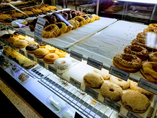 Rise'n Roll Bakery & Deli - Middlebury