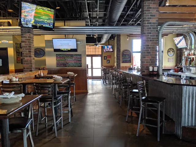 BoomBozz Pizza & Watch Bar