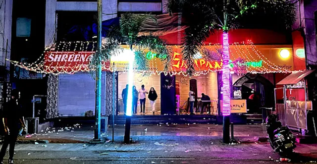 Green SAMPAN Restaurant