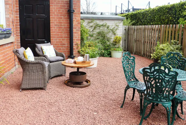 12 County House Retreat