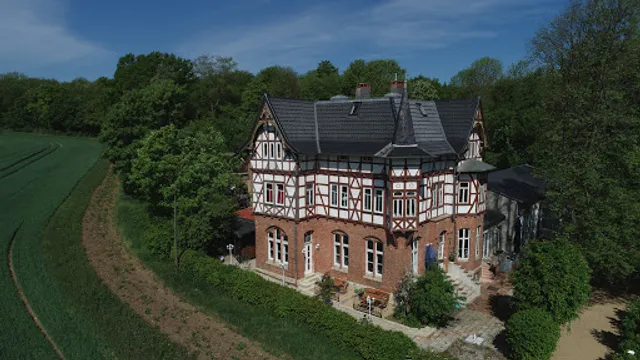 Elmhaus