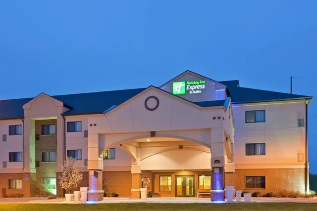 Holiday Inn Express & Suites Lincoln South by IHG